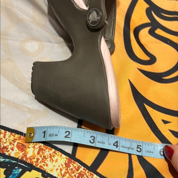 Crocs Cyprus IV Heeled Sandals in Pink and Brown - Picture 8 of 9